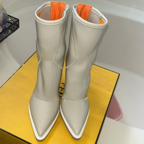 Wore once 37 size 7 - Picture 1 of 5